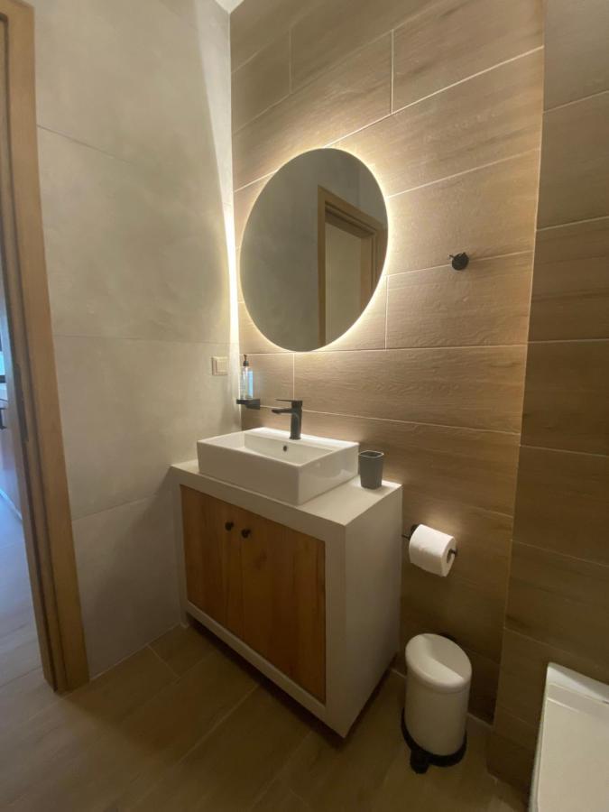 Aristi Boutique Stonehouse With Attic Apartment Екстериор снимка