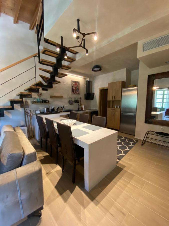 Aristi Boutique Stonehouse With Attic Apartment Екстериор снимка