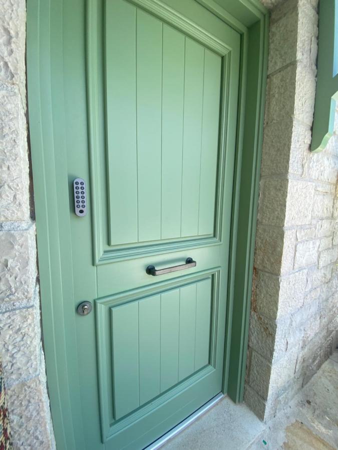 Aristi Boutique Stonehouse With Attic Apartment Екстериор снимка