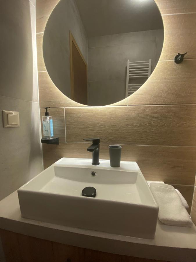 Aristi Boutique Stonehouse With Attic Apartment Екстериор снимка
