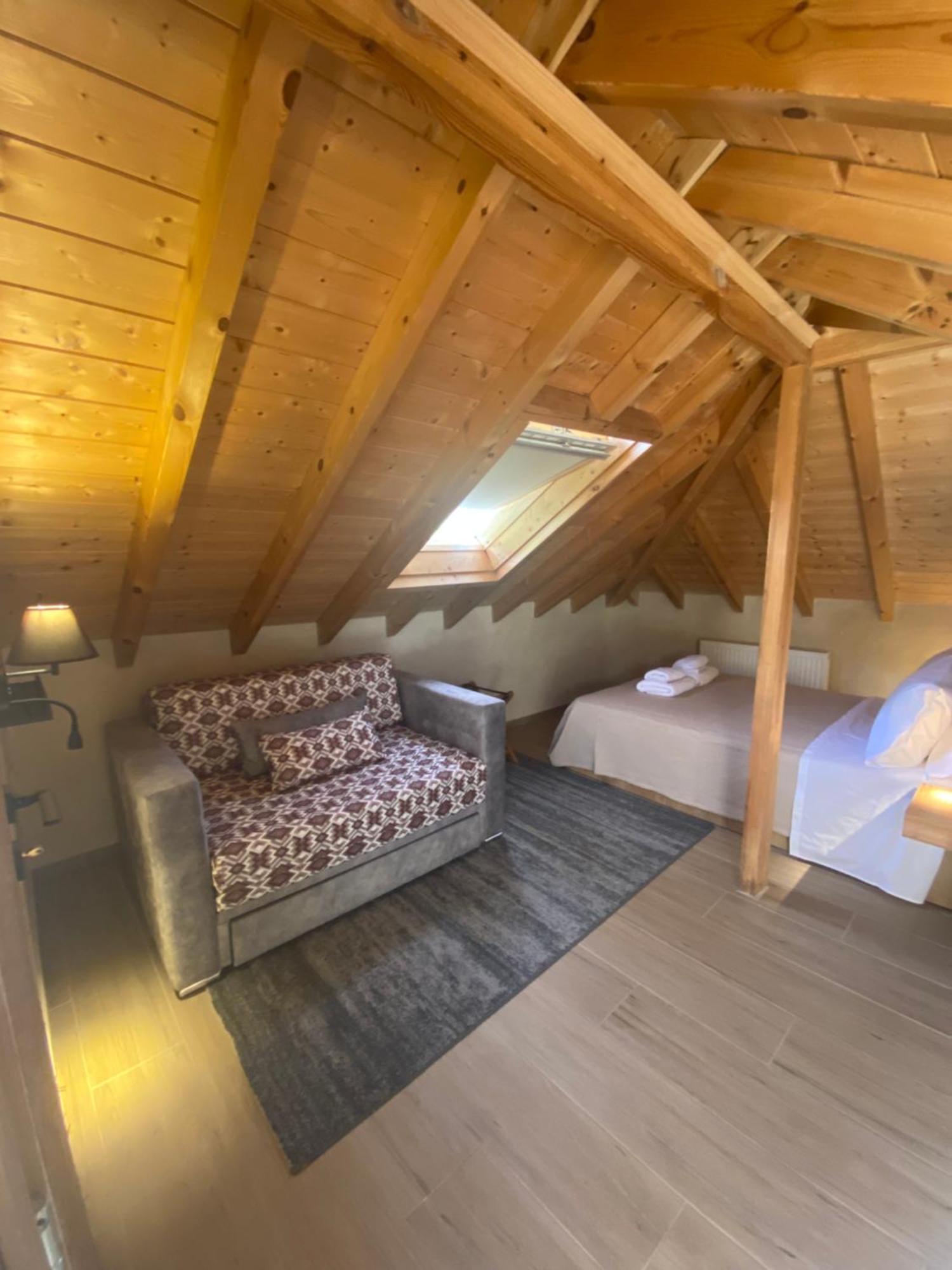 Aristi Boutique Stonehouse With Attic Apartment Екстериор снимка