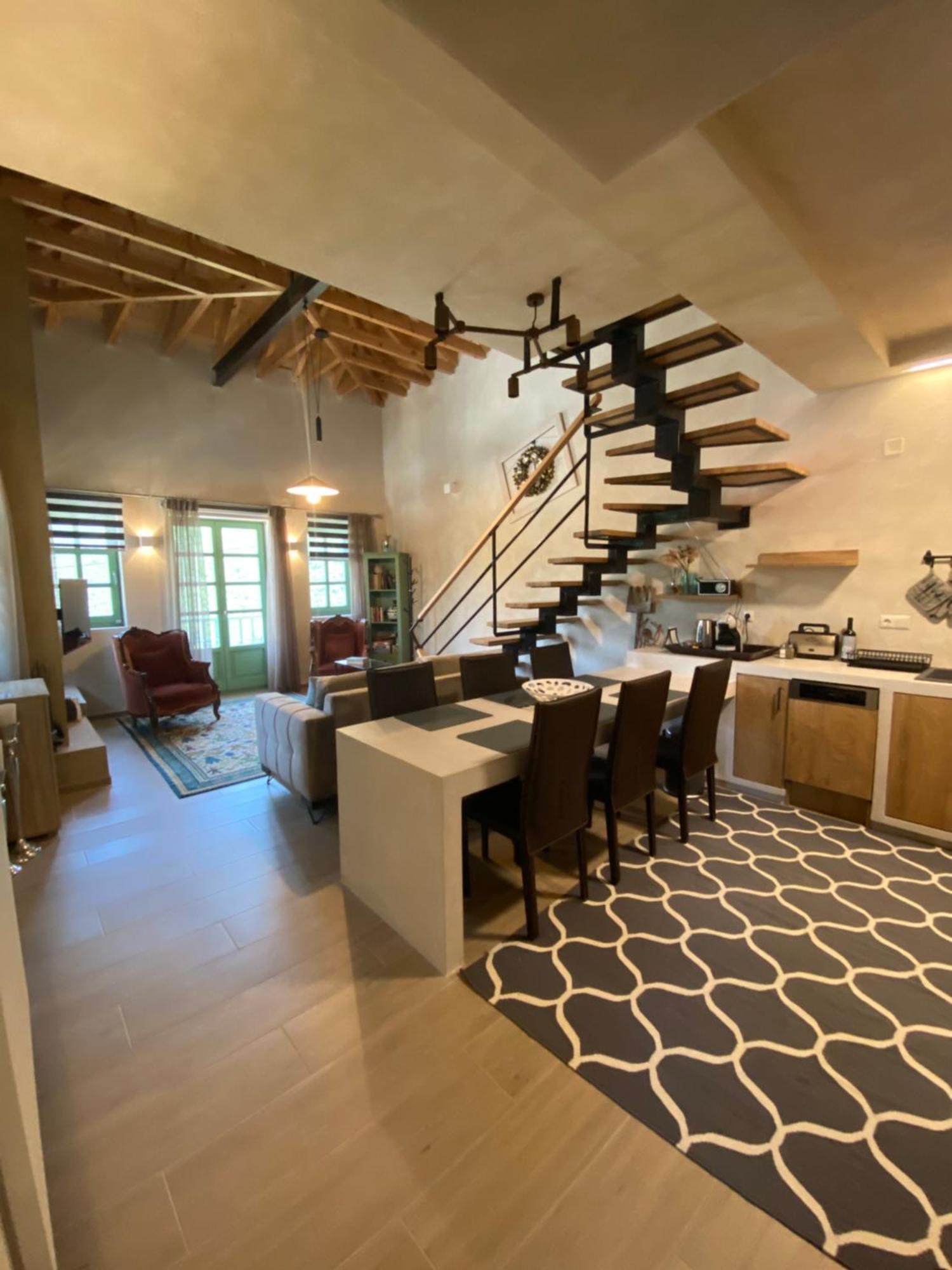 Aristi Boutique Stonehouse With Attic Apartment Екстериор снимка