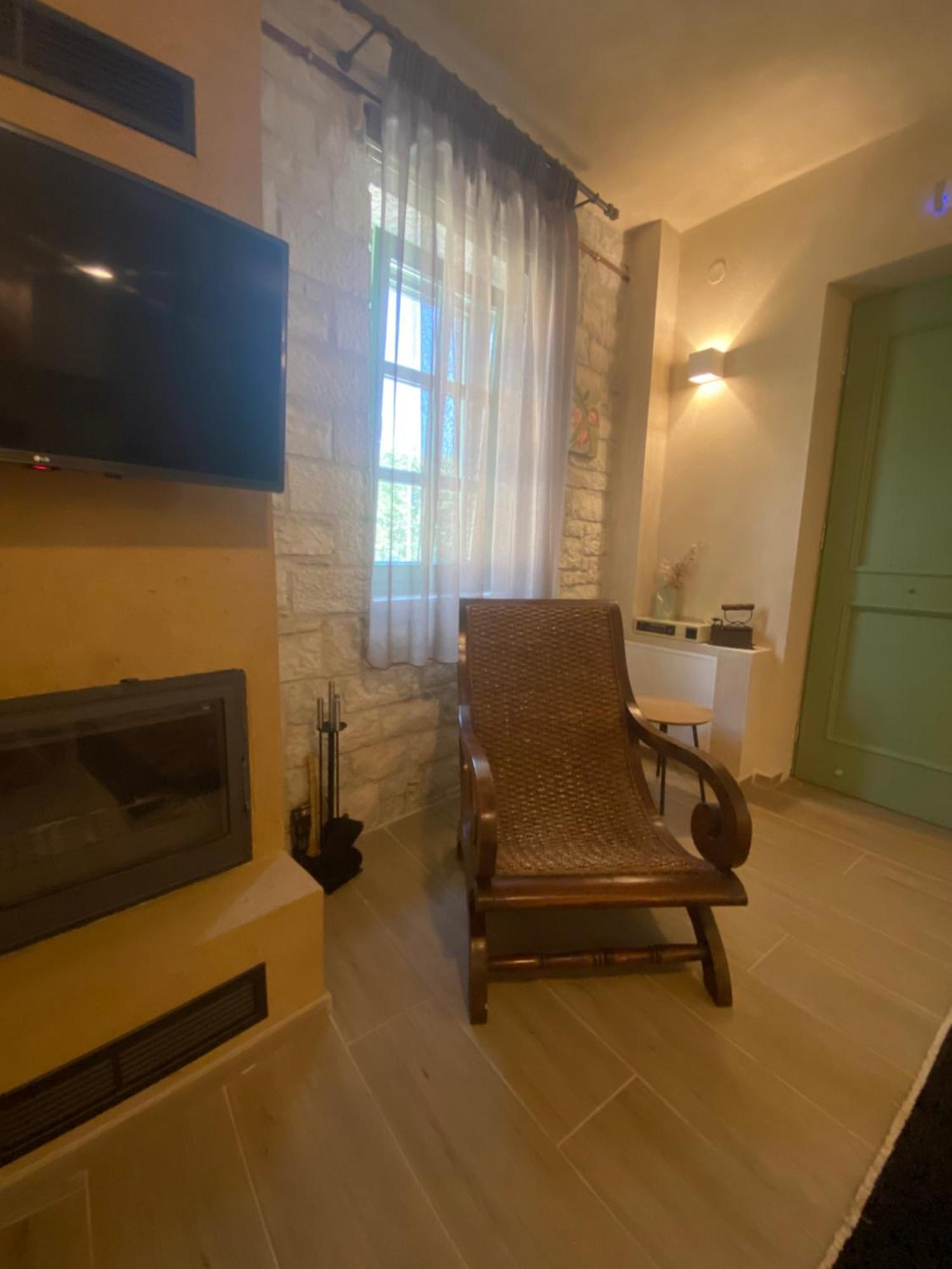 Aristi Boutique Stonehouse With Attic Apartment Екстериор снимка