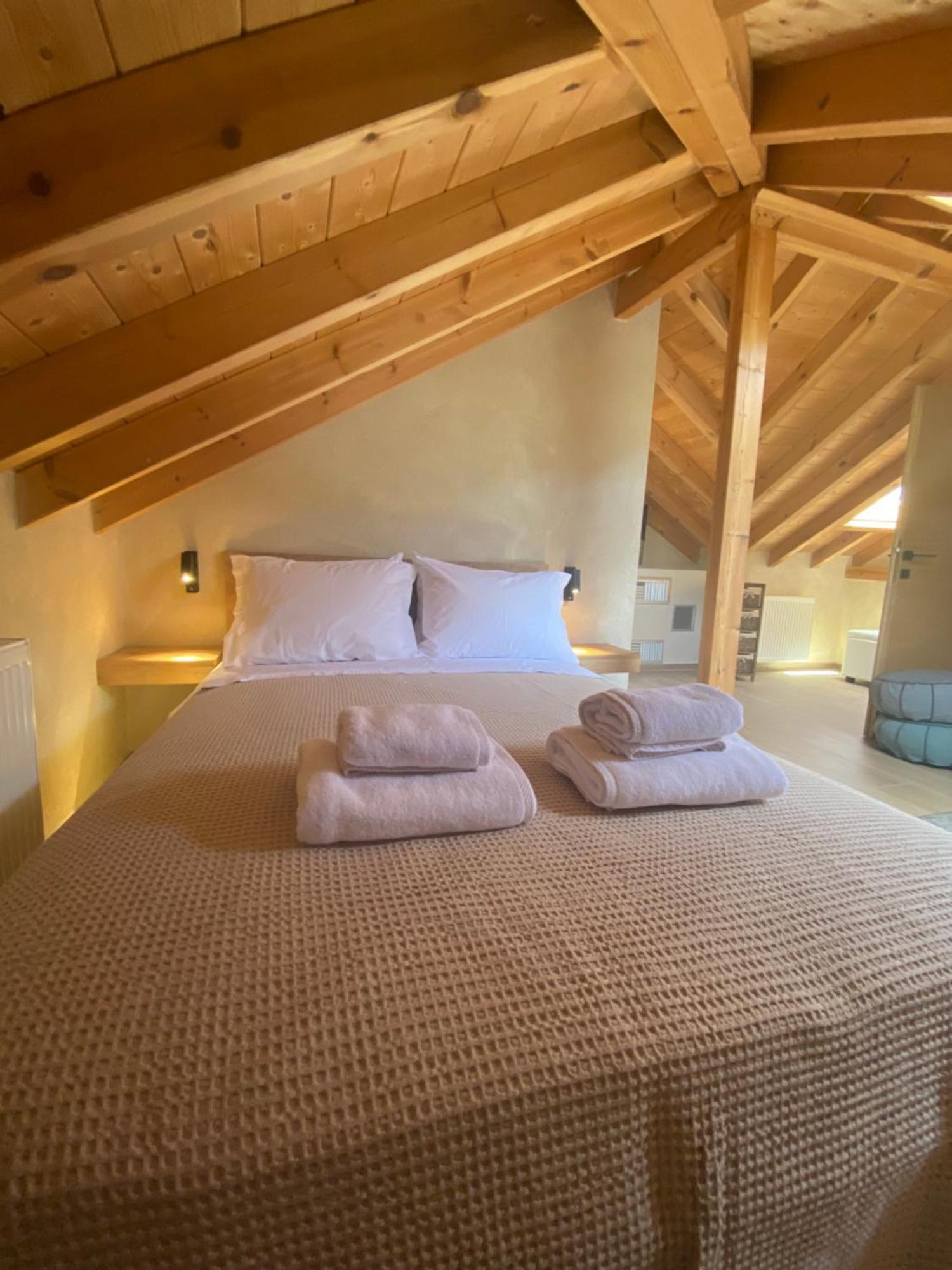 Aristi Boutique Stonehouse With Attic Apartment Екстериор снимка