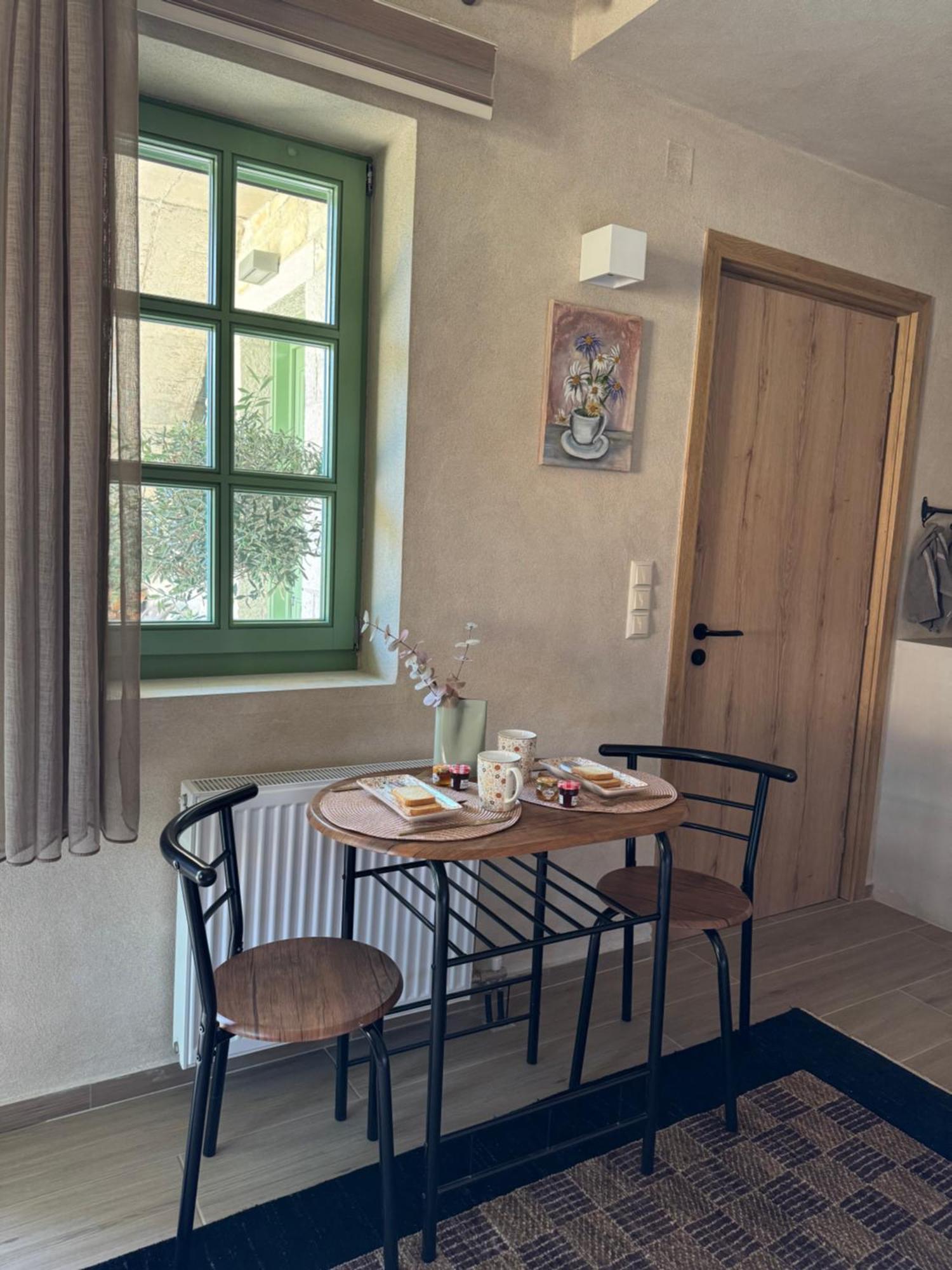 Aristi Boutique Stonehouse With Attic Apartment Екстериор снимка