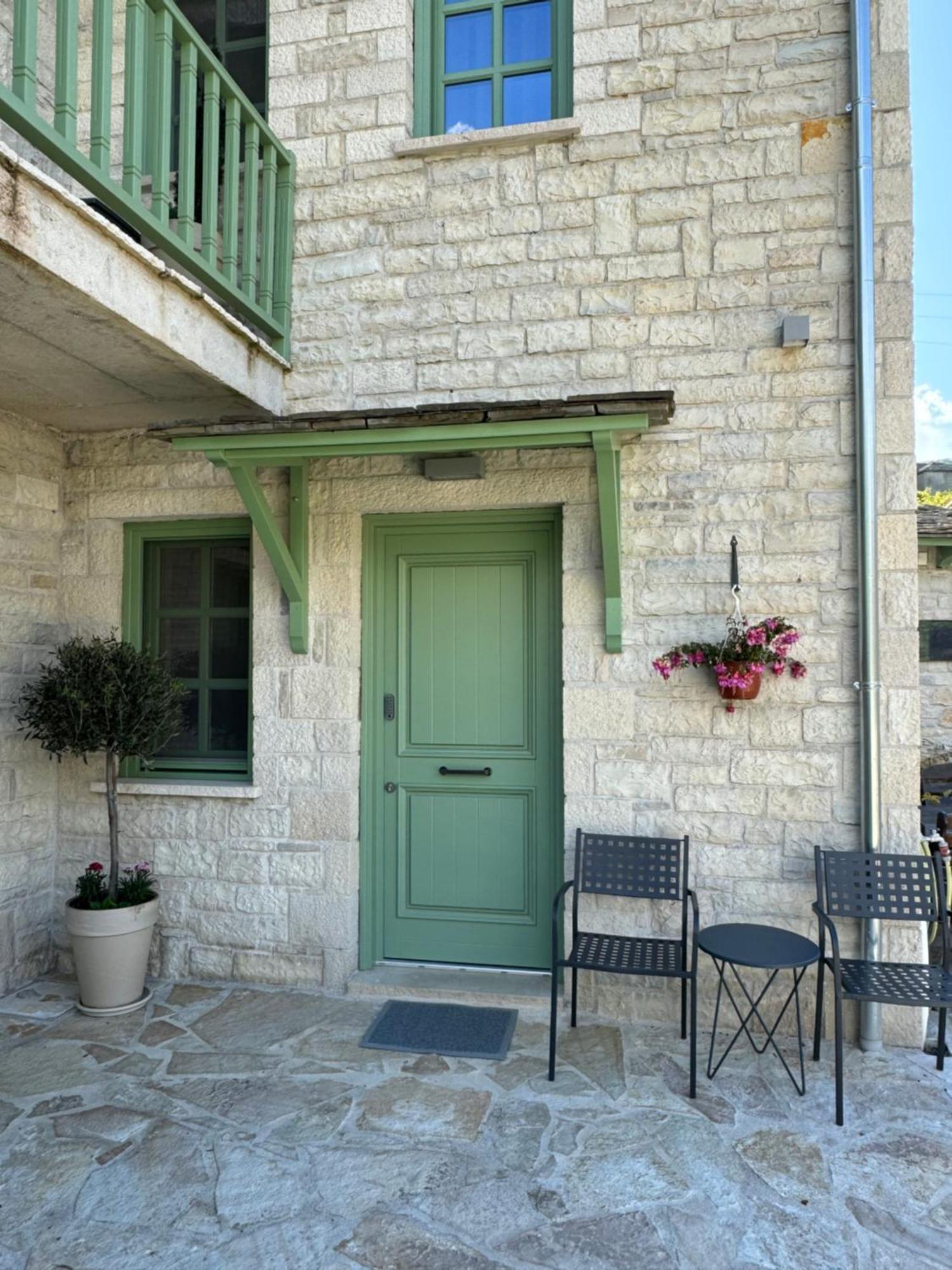 Aristi Boutique Stonehouse With Attic Apartment Екстериор снимка