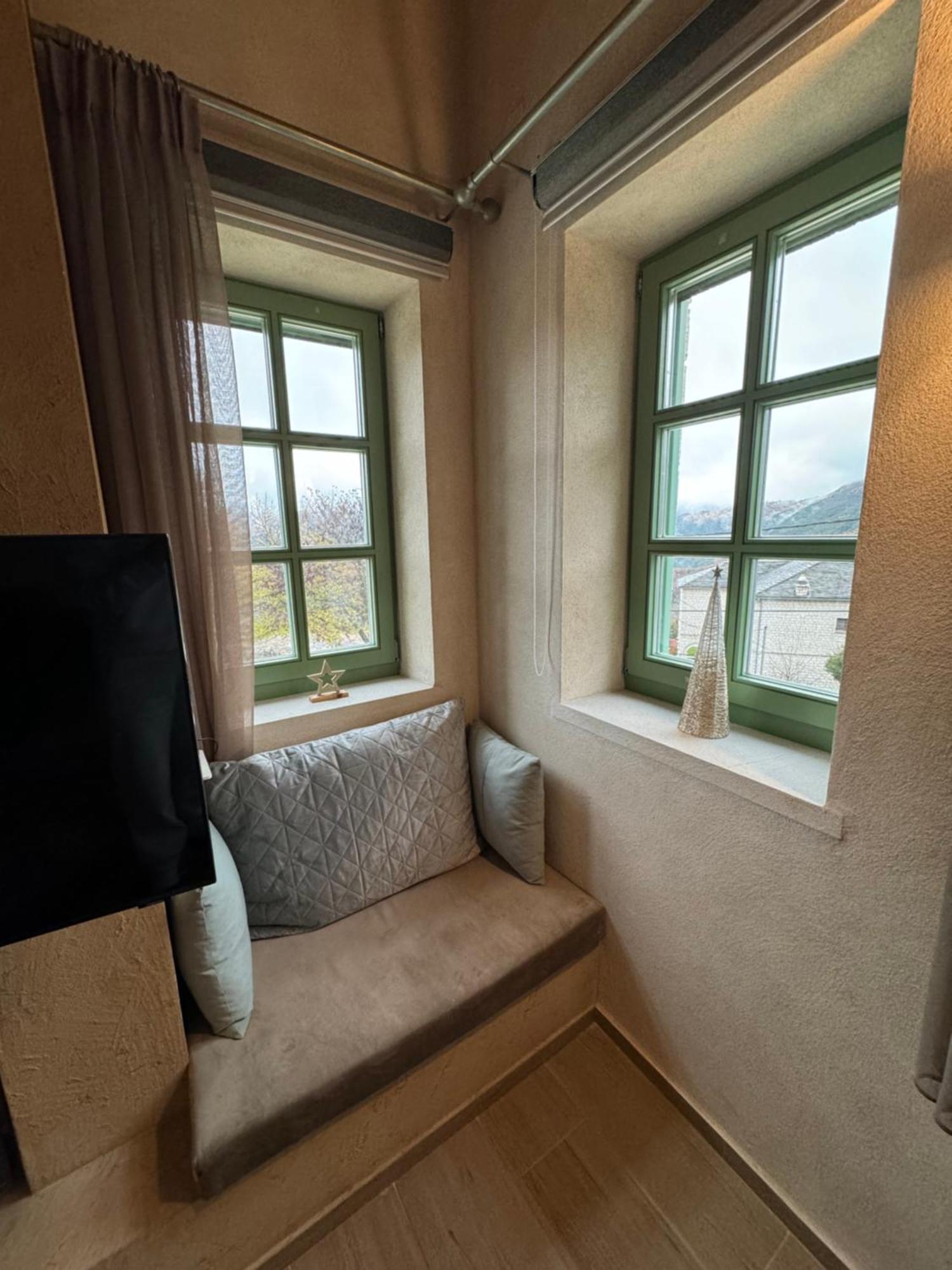 Aristi Boutique Stonehouse With Attic Apartment Екстериор снимка