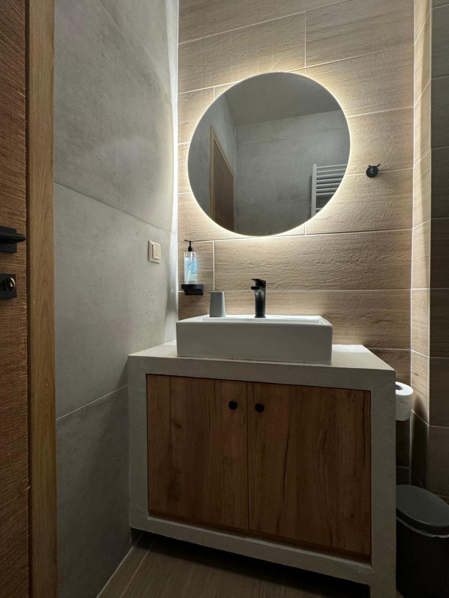 Aristi Boutique Stonehouse With Attic Apartment Екстериор снимка