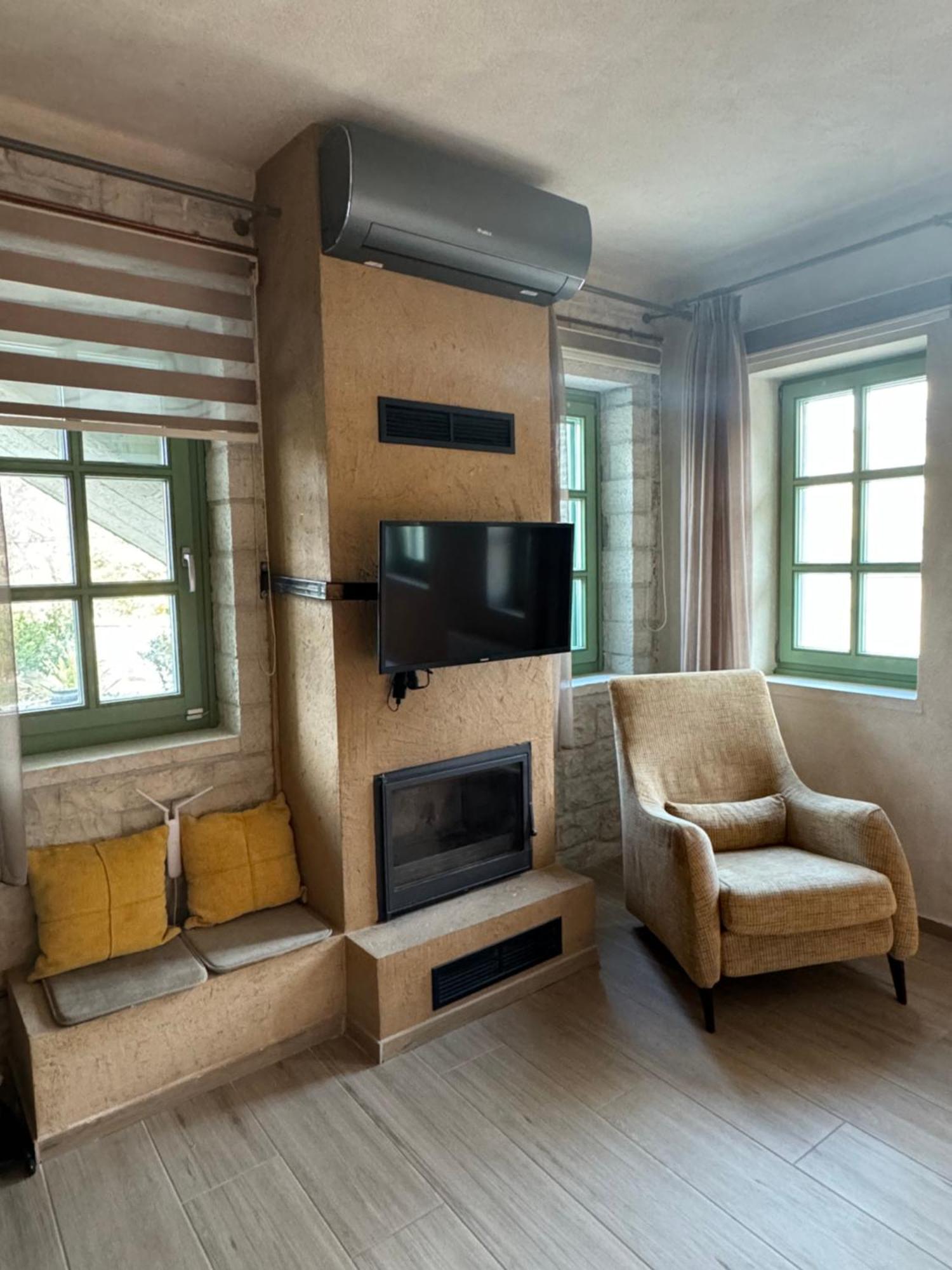 Aristi Boutique Stonehouse With Attic Apartment Екстериор снимка